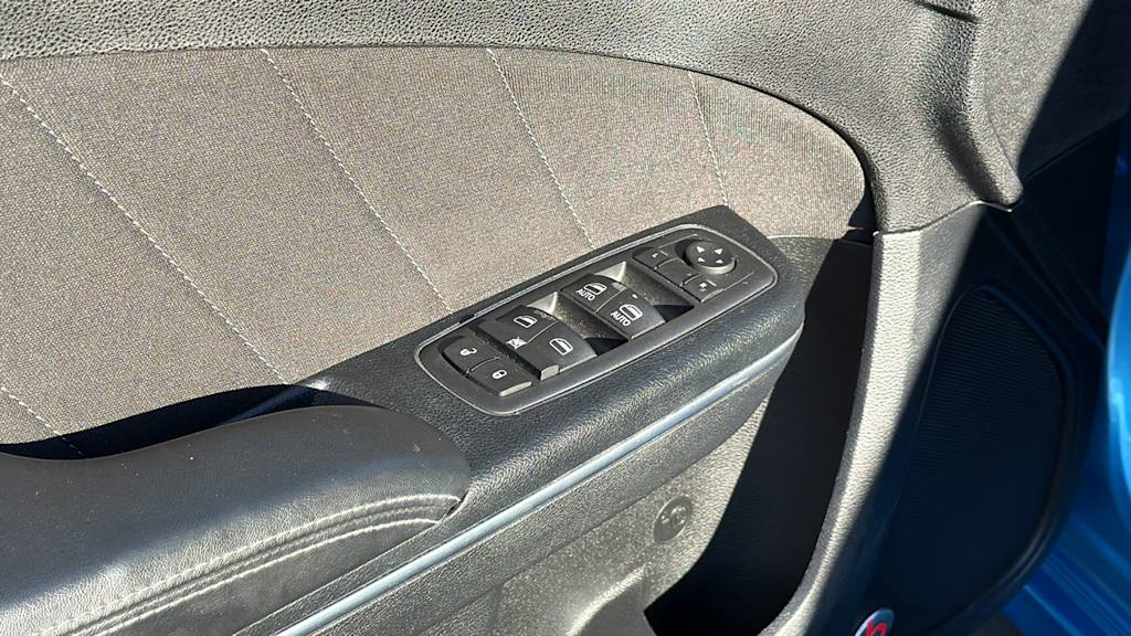 Thumbnail: 2015 Dodge Charger - 27
