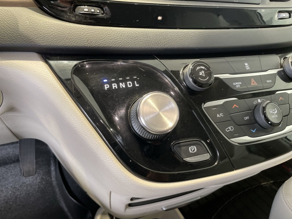 2017 Chrysler Pacifica LX 26