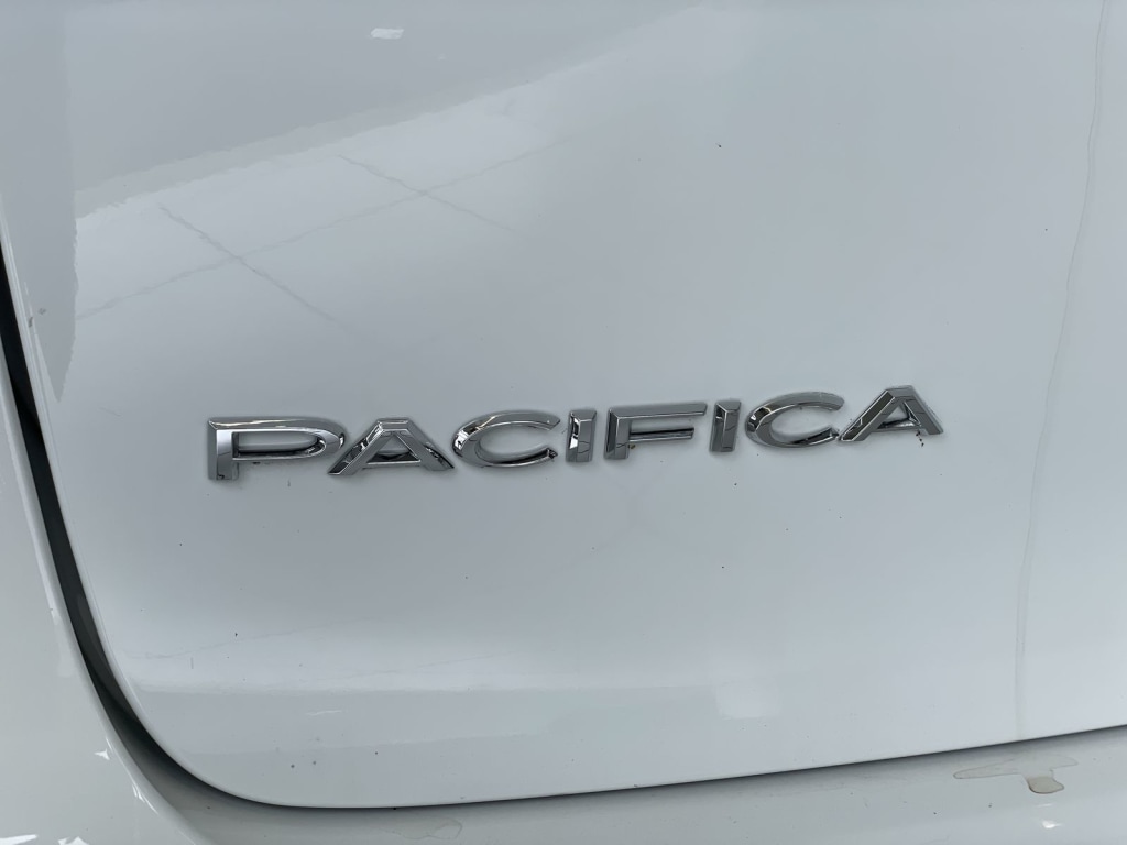 2017 Chrysler Pacifica LX 33