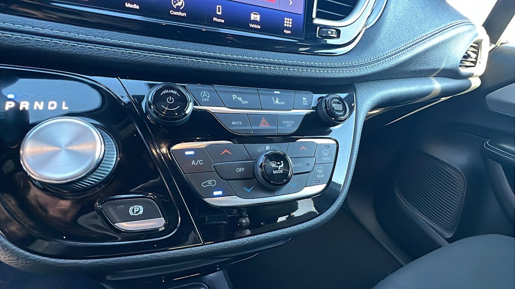 Thumbnail: 2021 Chrysler Pacifica - 24