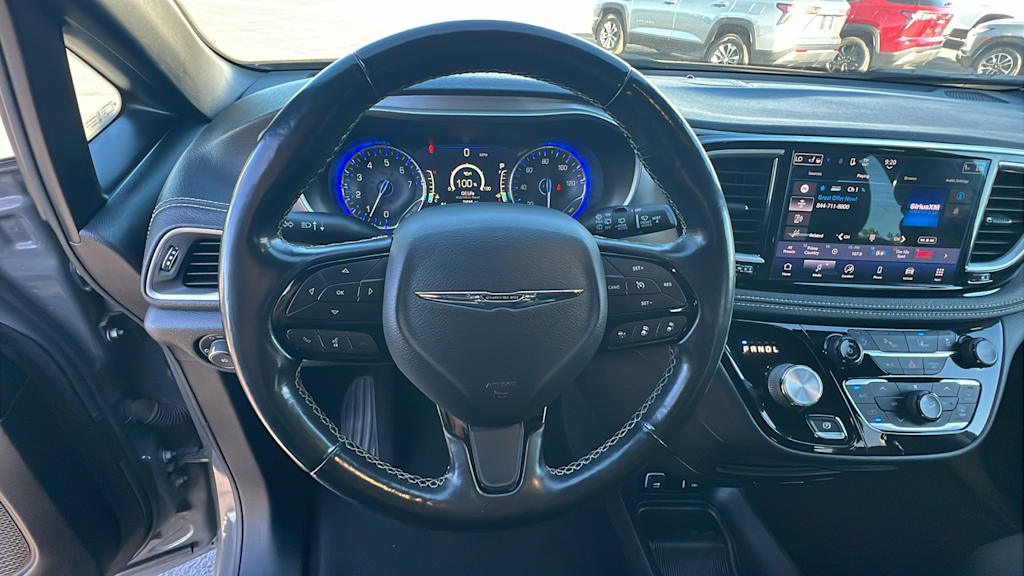 Thumbnail: 2021 Chrysler Pacifica - 9