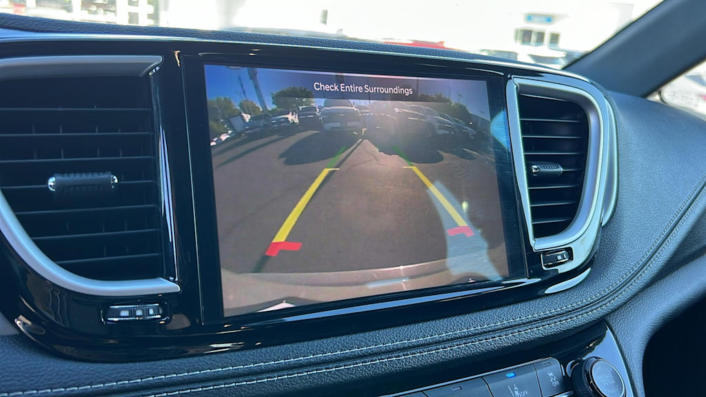 Thumbnail: 2021 Chrysler Pacifica - 25