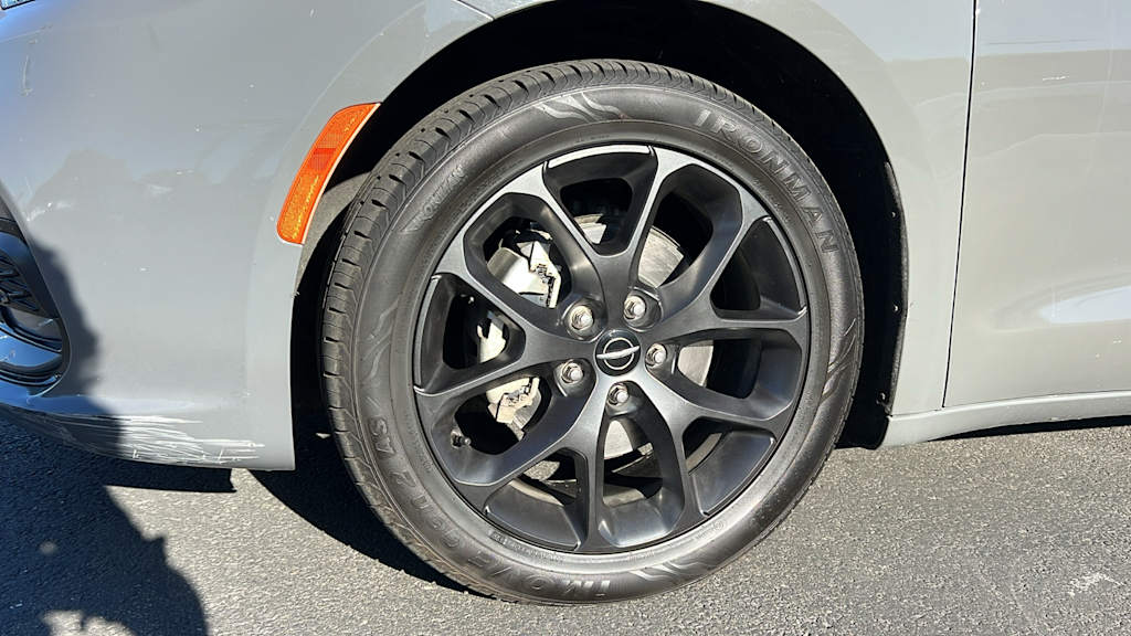 Thumbnail: 2021 Chrysler Pacifica - 8