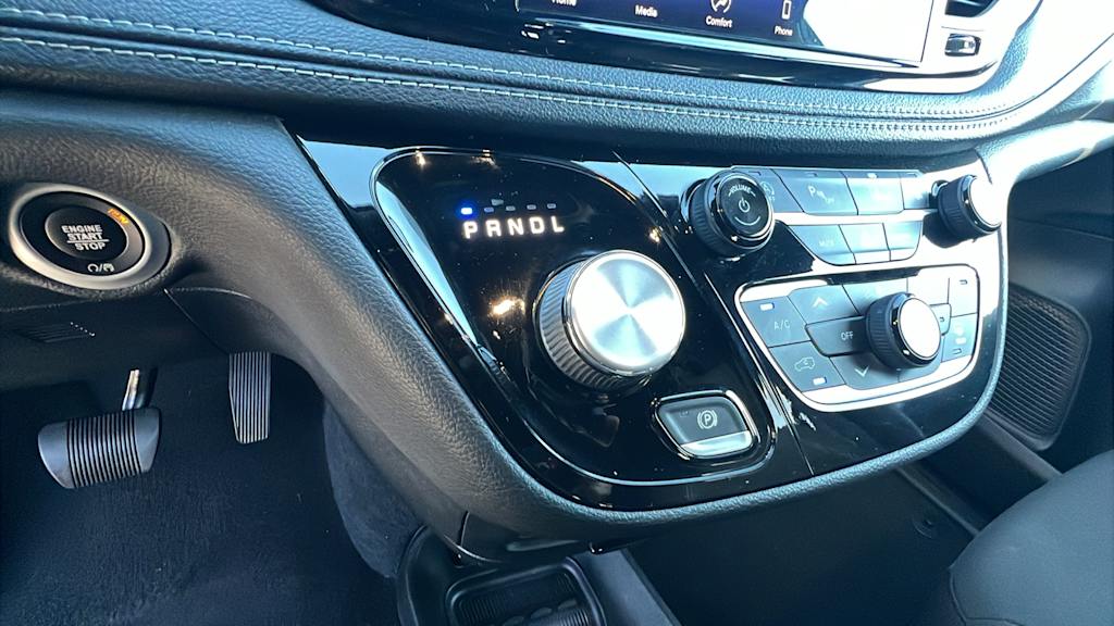 Thumbnail: 2021 Chrysler Pacifica - 15