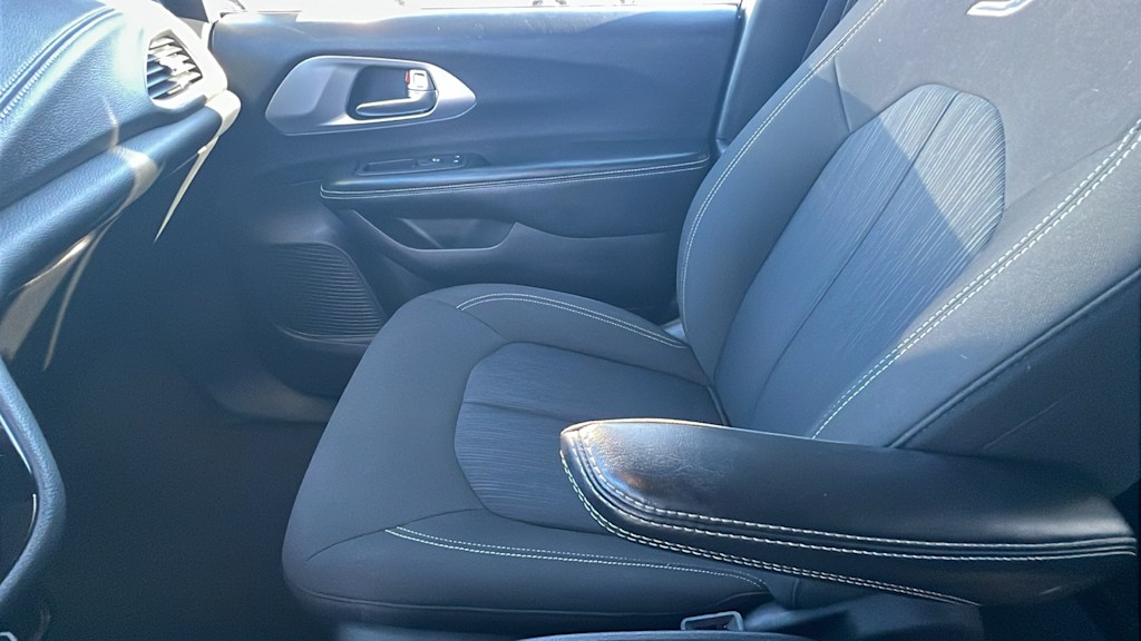 Thumbnail: 2021 Chrysler Pacifica - 23