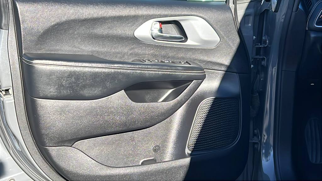 Thumbnail: 2021 Chrysler Pacifica - 30