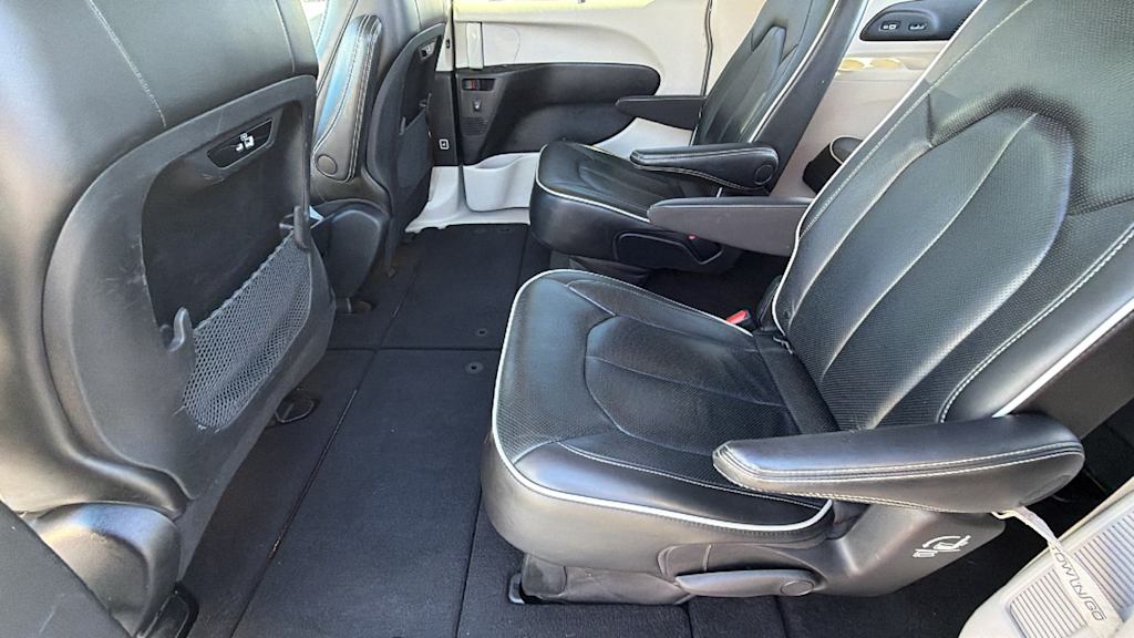 Thumbnail: 2022 Chrysler Pacifica - 12