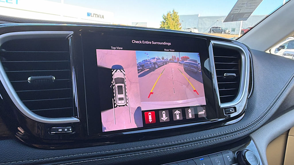 Thumbnail: 2022 Chrysler Pacifica - 25