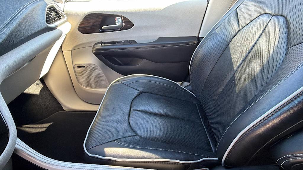 Thumbnail: 2022 Chrysler Pacifica - 11