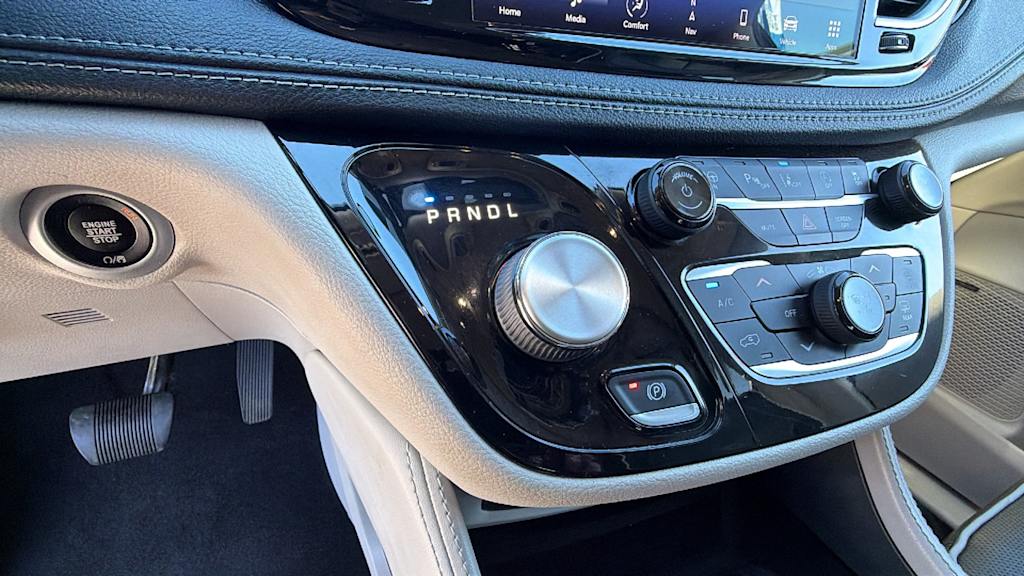 Thumbnail: 2022 Chrysler Pacifica - 16