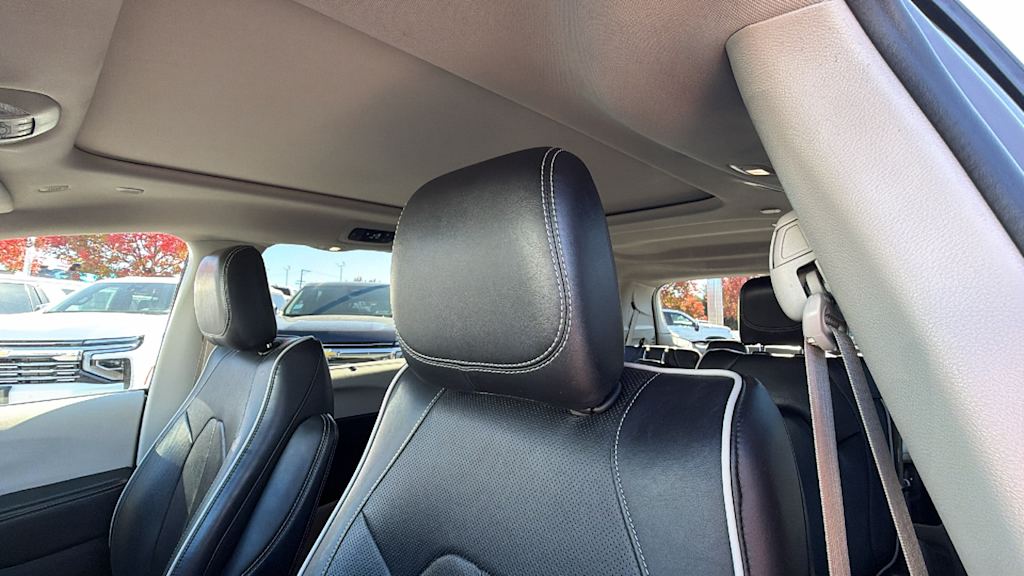 Thumbnail: 2022 Chrysler Pacifica - 10