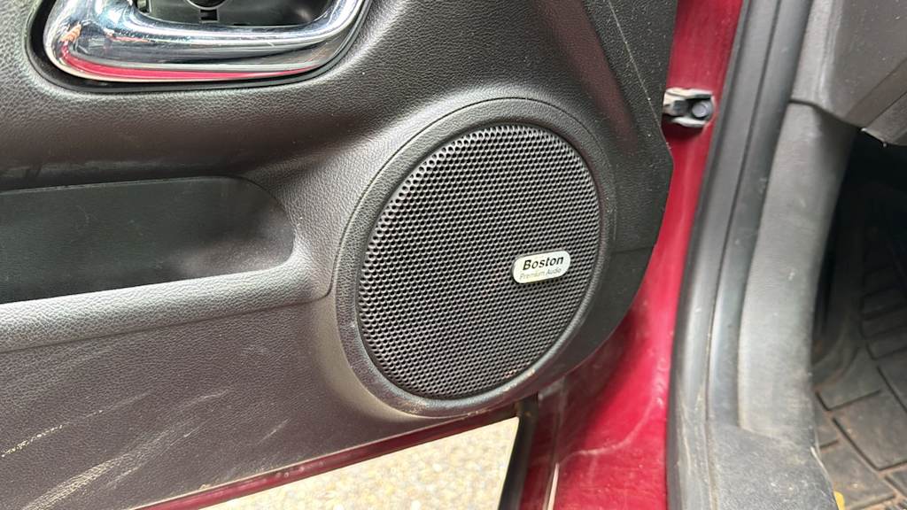 Thumbnail: 2011 Chevrolet Camaro - 18