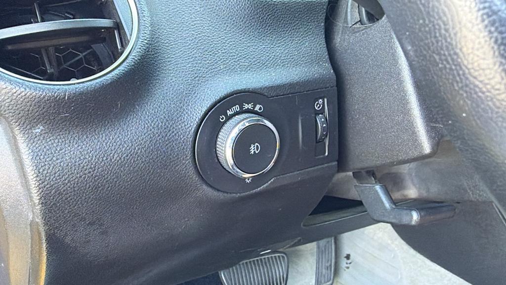 Thumbnail: 2011 Chevrolet Camaro - 21