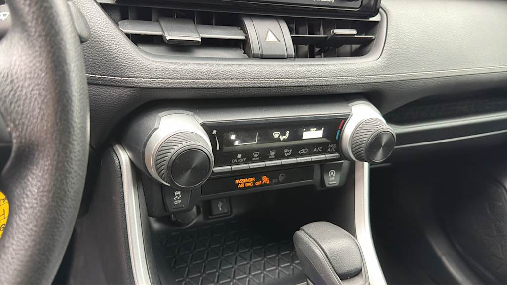 Thumbnail: 2021 Toyota RAV4 - 21