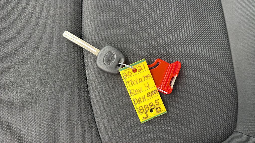 Thumbnail: 2021 Toyota RAV4 - 16