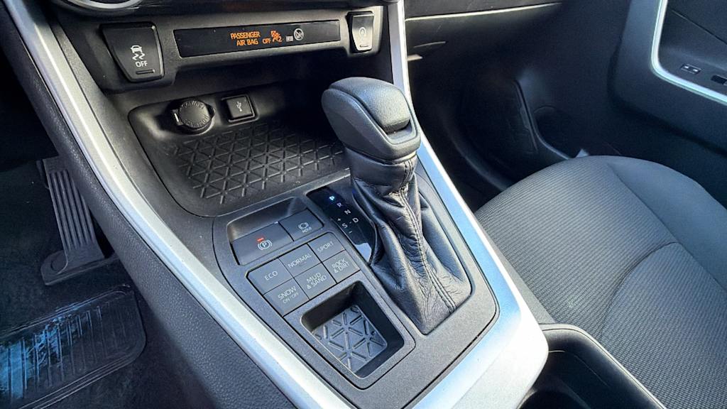 Thumbnail: 2021 Toyota RAV4 - 15