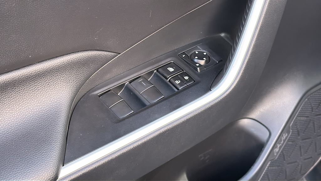 Thumbnail: 2021 Toyota RAV4 - 28