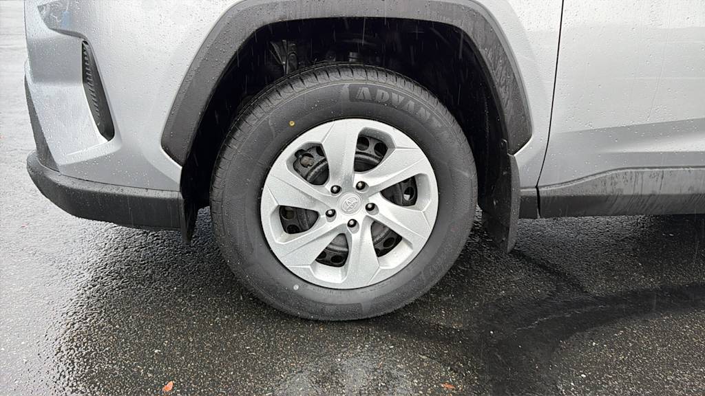 Thumbnail: 2019 Toyota RAV4 - 8