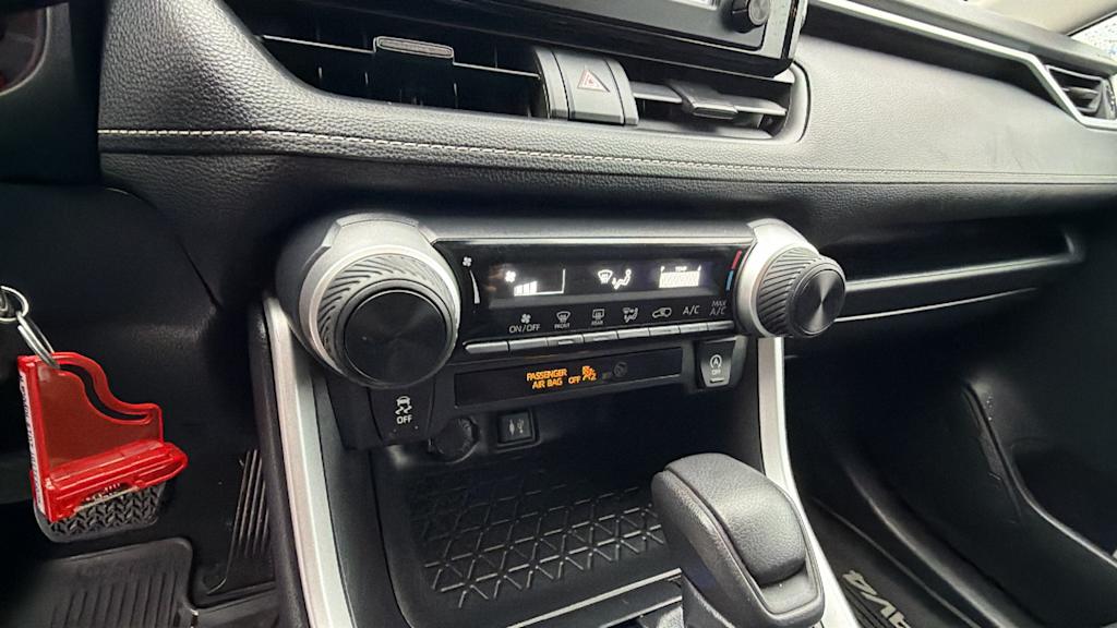 Thumbnail: 2019 Toyota RAV4 - 14