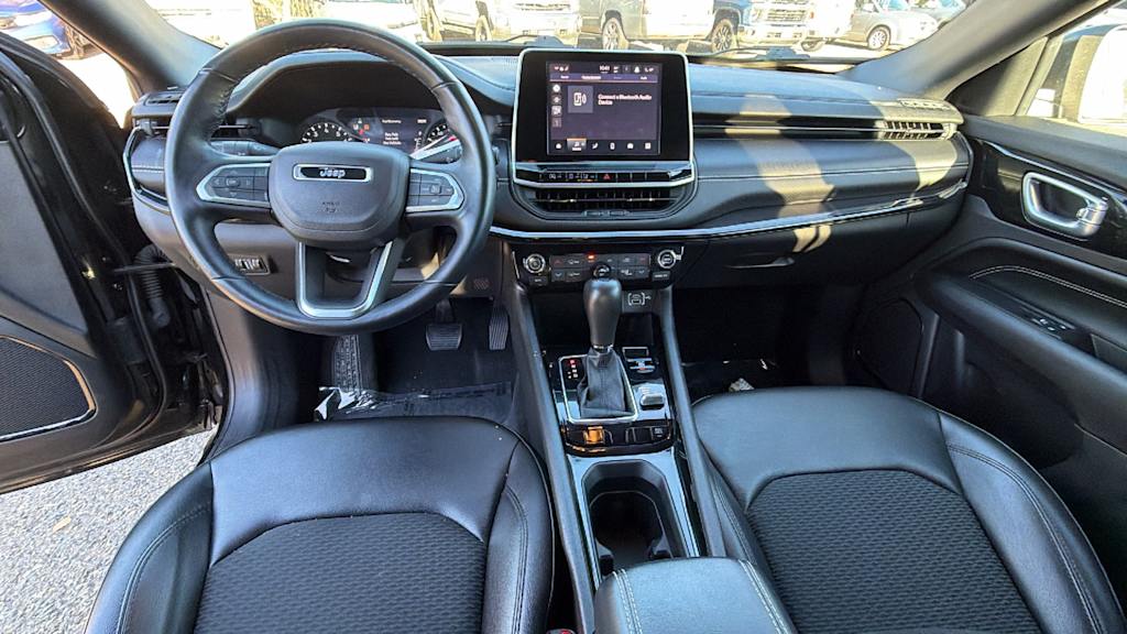 Thumbnail: 2022 Jeep Compass - 11