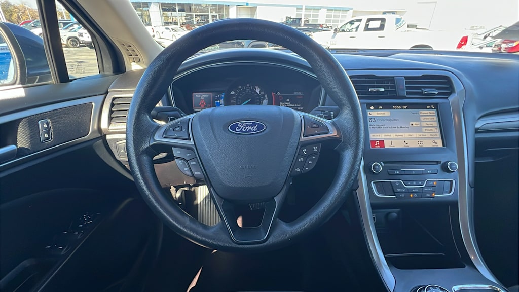 2018 Ford Fusion SE 13