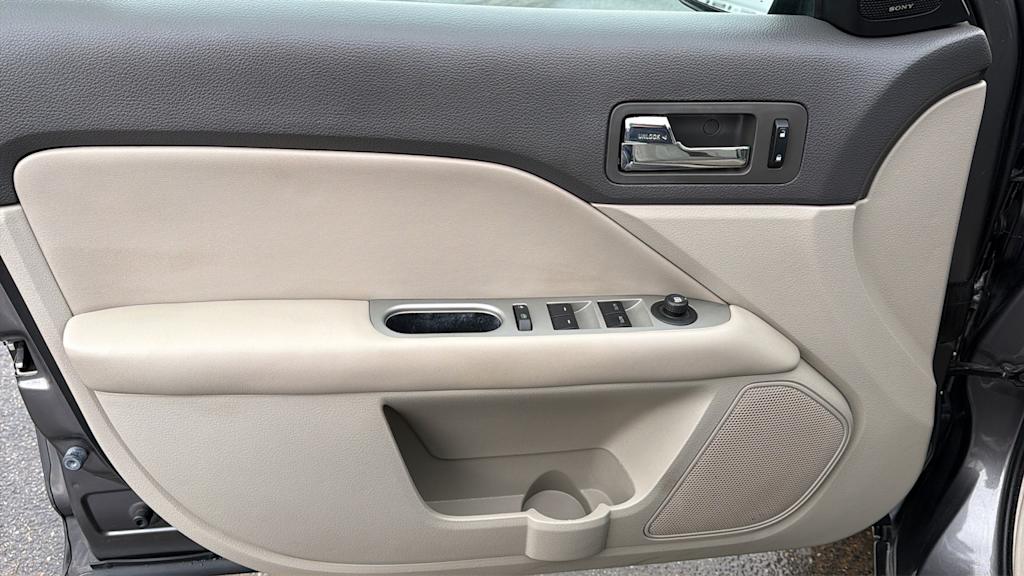 Thumbnail: 2011 Ford Fusion - 28