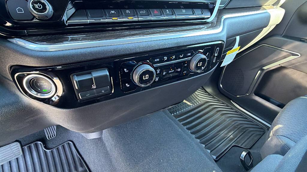 Thumbnail: 2026 Chevrolet Silverado 1500 - 22