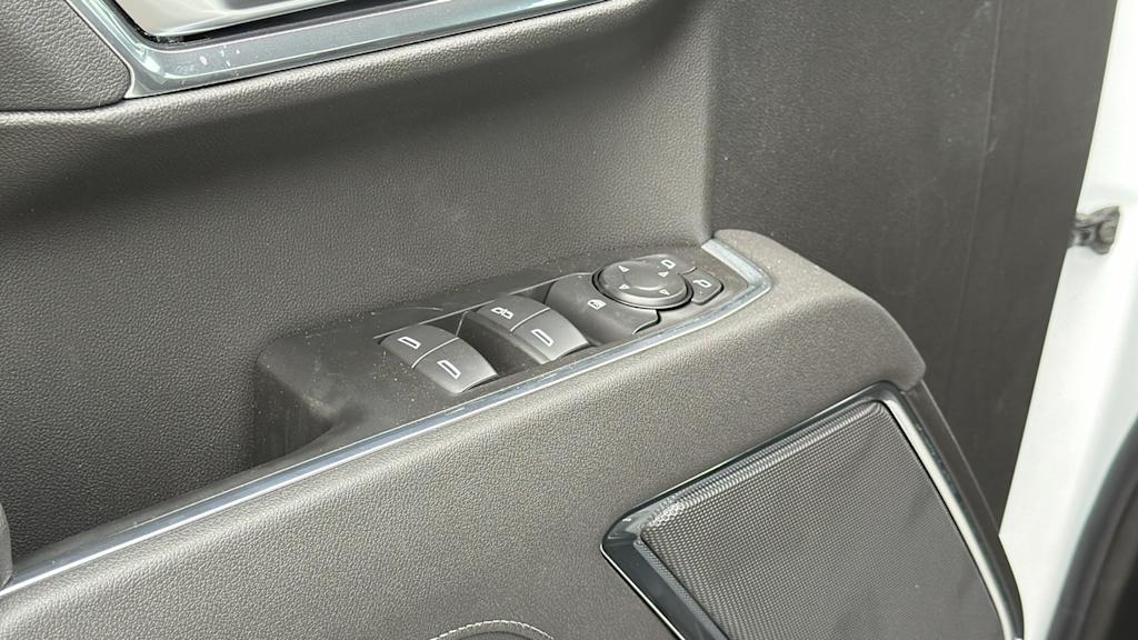 Thumbnail: 2026 Chevrolet Silverado 1500 - 27