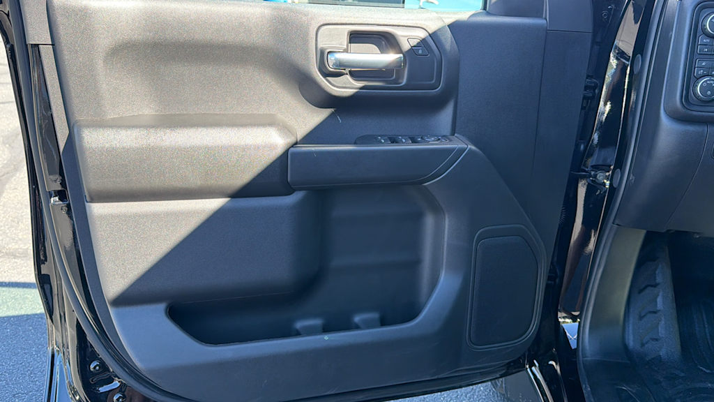 Thumbnail: 2026 Chevrolet Silverado 1500 - 26