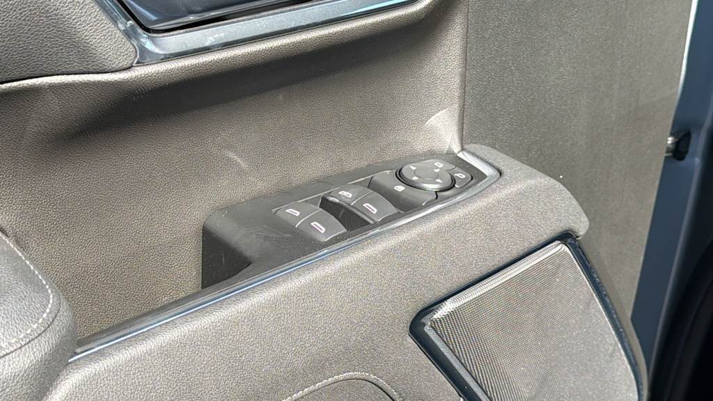 Thumbnail: 2026 Chevrolet Silverado 1500 - 26