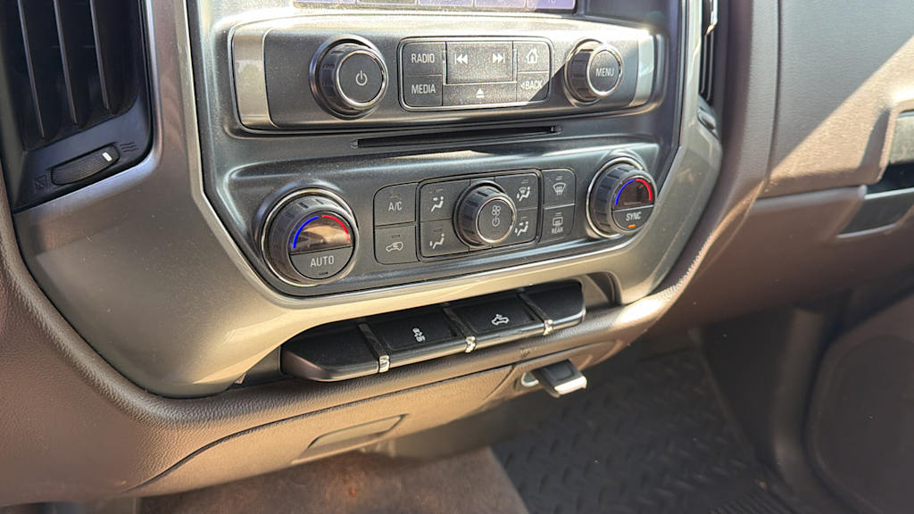 Thumbnail: 2018 Chevrolet Silverado 1500 - 19