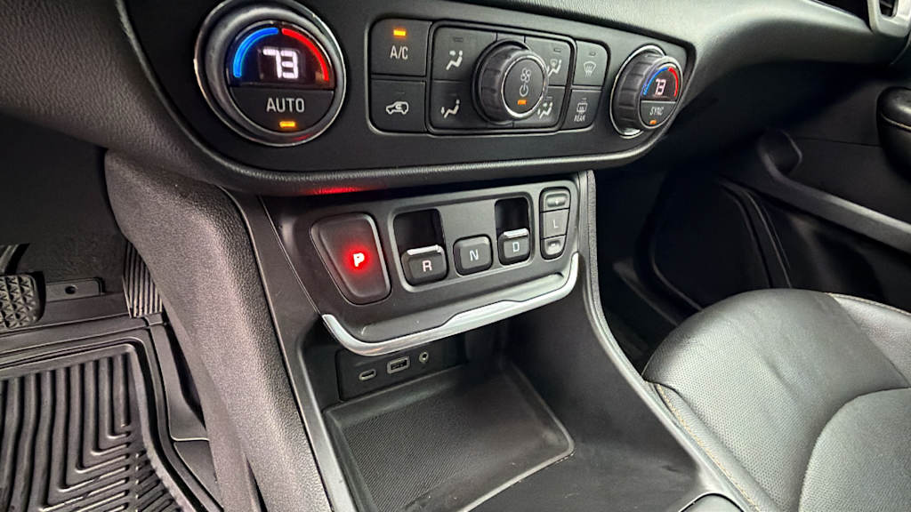 Thumbnail: 2020 GMC Terrain - 23