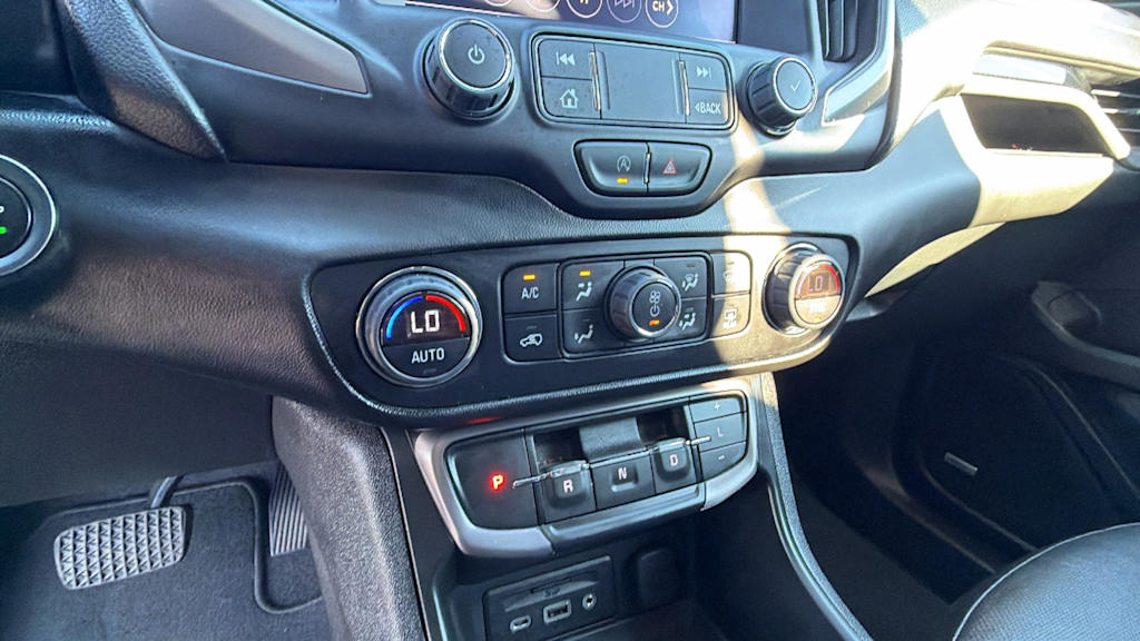 Thumbnail: 2022 GMC Terrain - 22