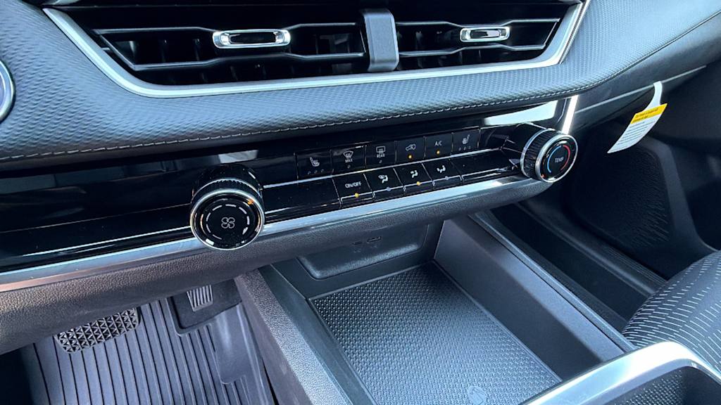 Thumbnail: 2027 Chevrolet Equinox - 21