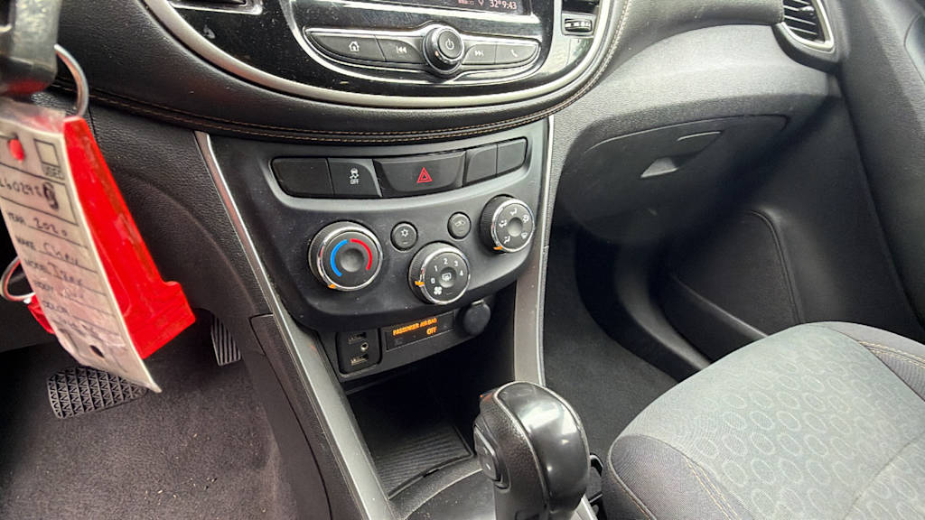 Thumbnail: 2020 Chevrolet Trax - 21