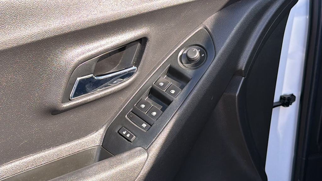Thumbnail: 2020 Chevrolet Trax - 27