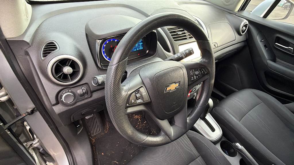 Thumbnail: 2016 Chevrolet Trax - 2