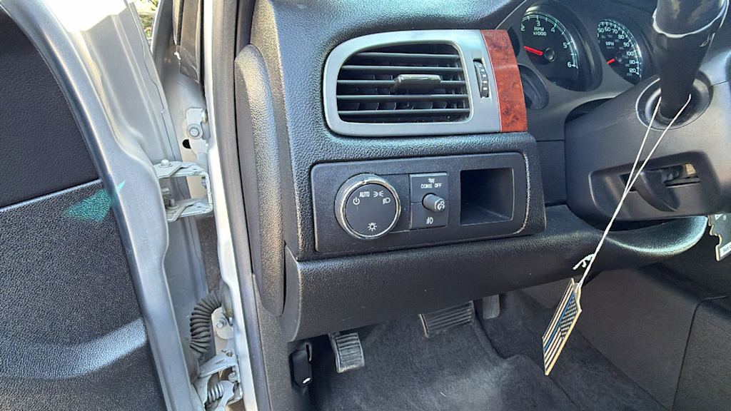 Thumbnail: 2012 Chevrolet Avalanche 1500 - 21
