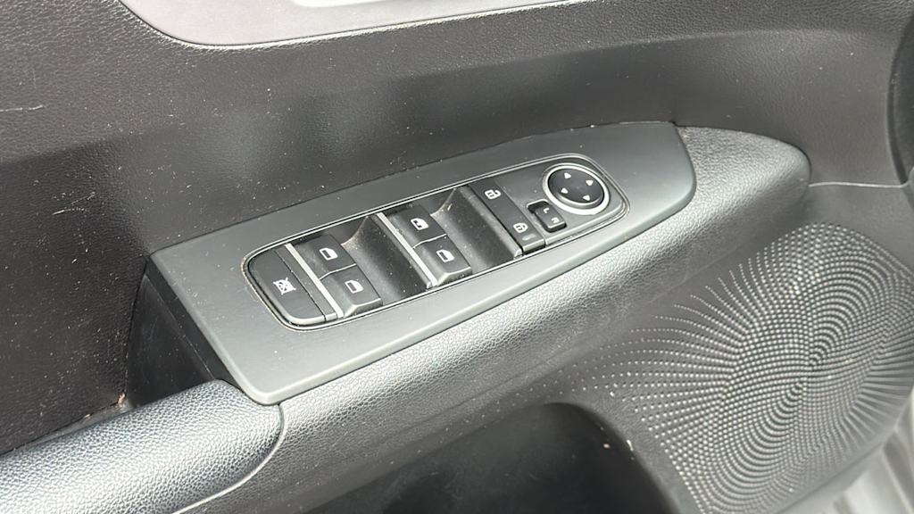 Thumbnail: 2023 Kia Forte - 27