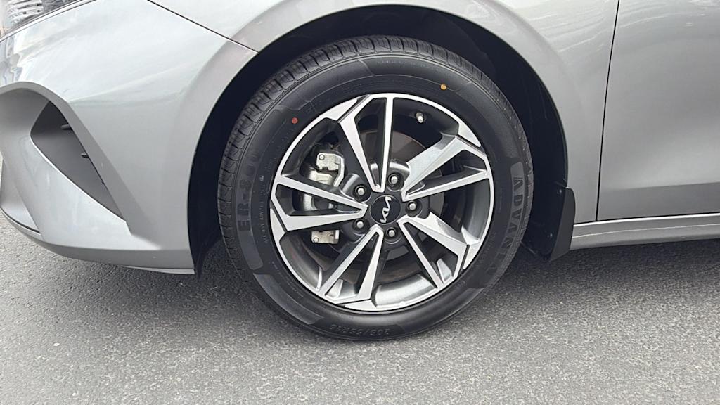 Thumbnail: 2023 Kia Forte - 8