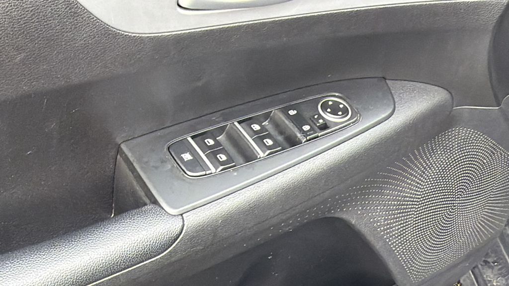 Thumbnail: 2023 Kia Forte - 26