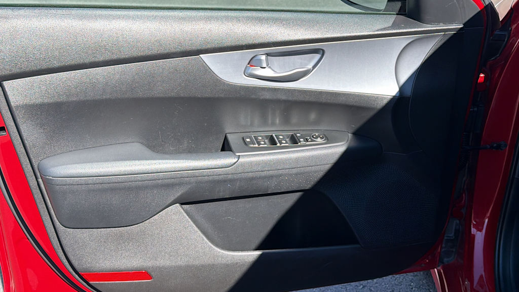 Thumbnail: 2023 Kia Forte - 29