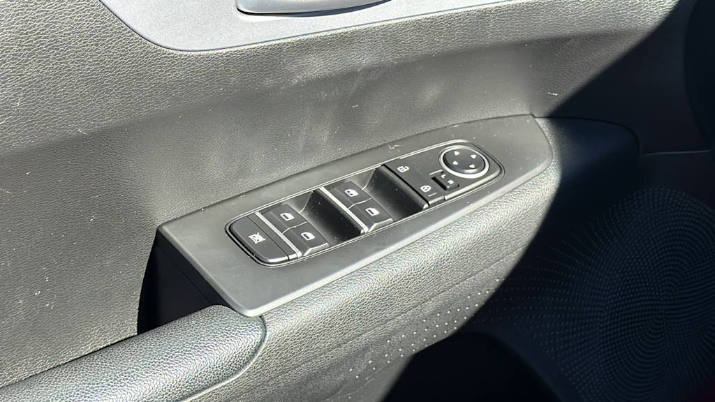 Thumbnail: 2023 Kia Forte - 28