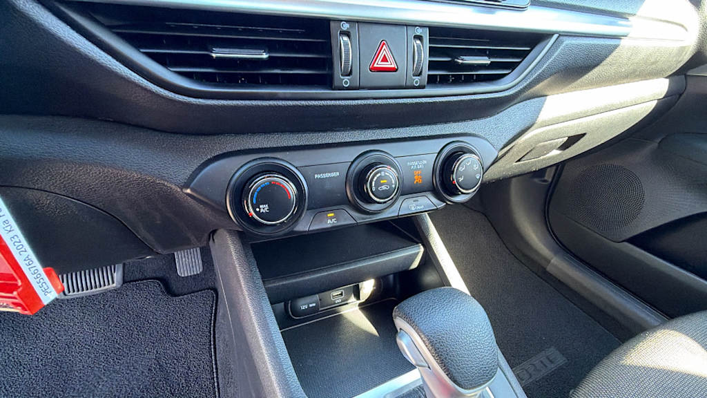 Thumbnail: 2023 Kia Forte - 23