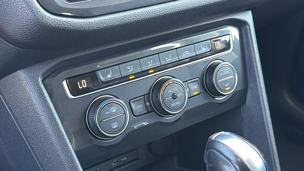 Thumbnail: 2021 Volkswagen Tiguan - 22