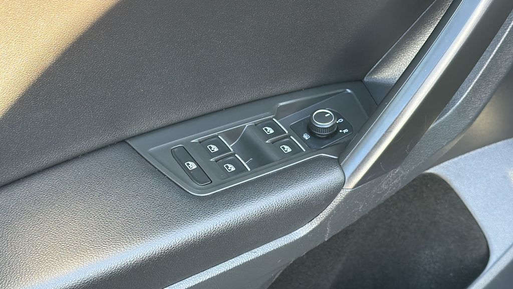 Thumbnail: 2021 Volkswagen Tiguan - 27