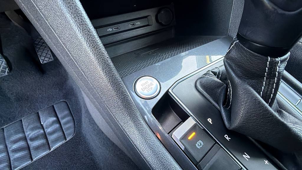 Thumbnail: 2021 Volkswagen Tiguan - 24