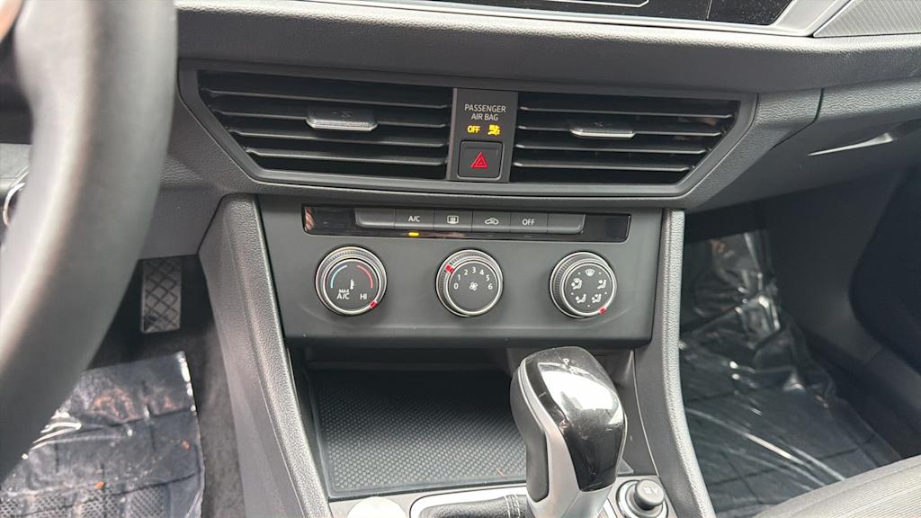 Thumbnail: 2024 Volkswagen Jetta - 21