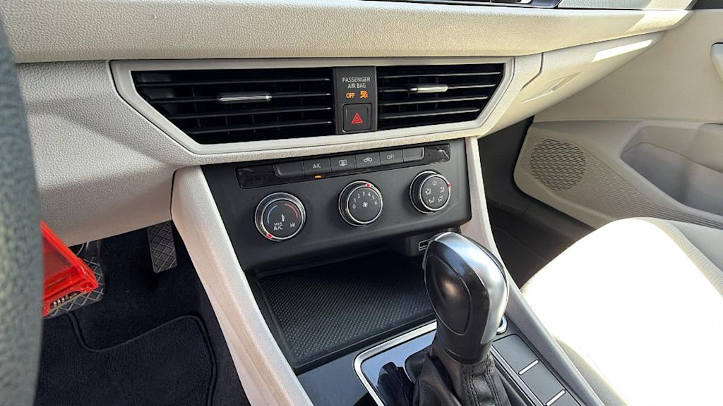 Thumbnail: 2019 Volkswagen Jetta - 24