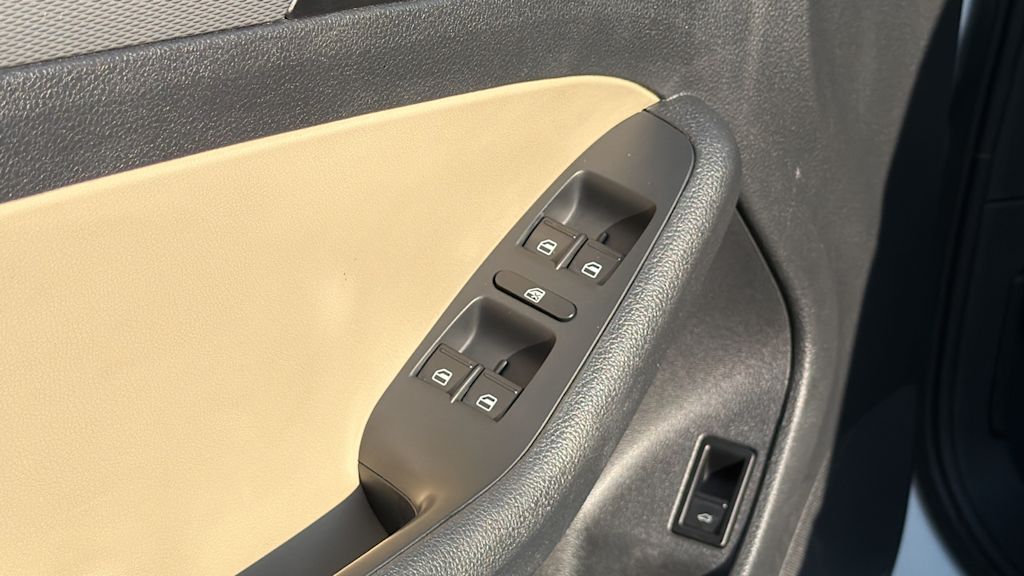 Thumbnail: 2018 Volkswagen Jetta - 27